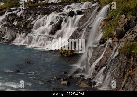 Hraunfossar Wasserfälle im Westen Islands Stockfoto