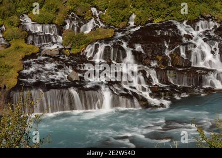 Hraunfossar Wasserfälle im Westen Islands Stockfoto