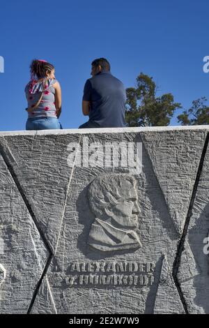 Guatemala-Stadt, Mittelamerika: Berliner Platz in Guatemala-Stadt mit jungem Ehepaar ebové Relief von humboldt Stockfoto