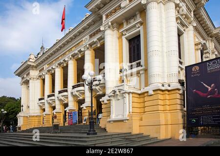 Eingang des Hanoi Opera House / Grand Opera House im französischen Kolonialstil im Zentrum von Hanoi, Vietnam Stockfoto