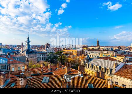 Blick über die Dächer von Toulouse, vom Stadtzentrum, in Haute Garonne, Occitanie, Frankreich Stockfoto