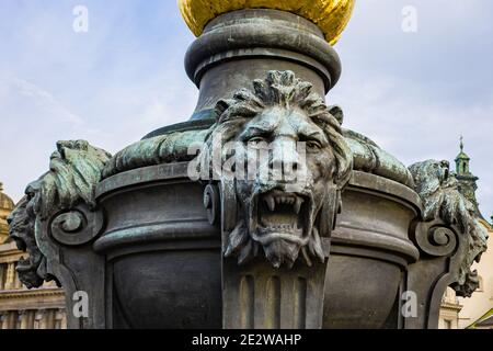 Lviv, Ukraine - Juli , 2020: Luftaufnahme auf Denkmal für Adam Mickiewicz in Lviv, Ukraine von Drohne Stockfoto