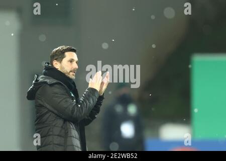 15. Januar 2021, Bayern, Fürth: Fußball: 2. Bundesliga, SpVgg Greuther Fürth - SC Paderborn 07, Matchday 16, im Sportpark Ronhof Thomas Sommer. Fürth-Trainer Stefan Leitl reagiert auf das Spiel. Foto: Daniel Karmann/dpa - WICHTIGER HINWEIS: Gemäß den Bestimmungen der DFL Deutsche Fußball Liga und/oder des DFB Deutscher Fußball-Bund ist es untersagt, im Stadion und/oder des Spiels aufgenommene Fotos in Form von Sequenzbildern und/oder videoähnlichen Fotoserien zu verwenden oder zu verwenden. Stockfoto