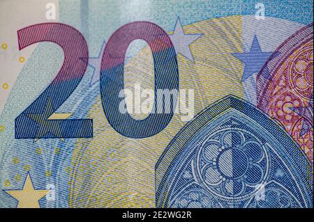 Die detailreiche 20-Euro-Banknote auf weißem Hintergrund Stockfoto