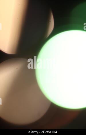 Bokeh bunte Lichter auf schwarzem Hintergrund für Overlay Stockfoto