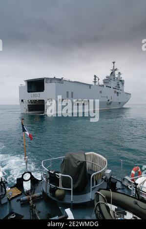 Das führende Schiff der Mistral Klasse von amphibischen Angriffsschiffen, Mistral im Mittelmeer. Drei werden von der französischen Marine betrieben, zwei weitere dienen der ägyptischen Marine Stockfoto