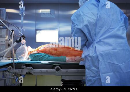 Vorbereitung auf die Operation im Krankenhaus. Stockfoto