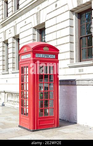 Telefondose in Whitehall, Eingang für das britische Ministerium für Magie, London Stockfoto