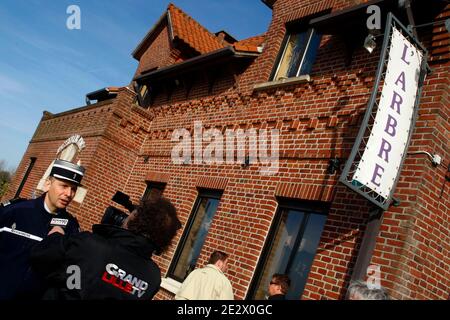 Der strategische Kopfsteinpflaster-Abschnitt des Radrennens Paris-Roubaix mit dem Namen "Carrefour de l'Arbre" in Gruson bei Lille, Nordfrankreich, am 6. April 2010. Foto von Sylvain Lefevre/ABACAPRESS.COM Stockfoto