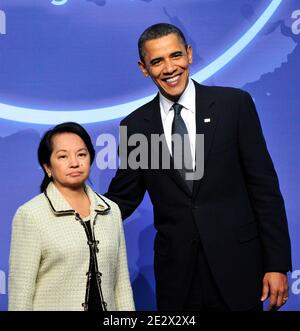 Barack Obama begrüßt die philippinische Präsidentin Gloria Macapagal-Arroyo zum Nuklearsicherheitsgipfel im Washington Convention Center in Washington, DC, USA, 12. April 2010. Foto von Ron Sachs/ABACAPRESS.COM Stockfoto