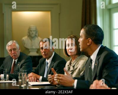 Barack Obama nimmt am 14. April 2010 an einer parteiübergreifenden Sitzung der Kongressführung im Kabinettsaal des Weißen Hauses in Washington, DC, USA Teil. Foto von Dennis Brack/ABACAPRESS.COM Stockfoto