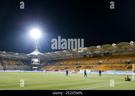 KERKRADE, NIEDERLANDE - JANUAR 15: L-R: Gesamtansicht des Parkstad Limburg Stadions während des niederländischen Keukenkampioendivision-Spiels zwischen Roda JC und De Stockfoto