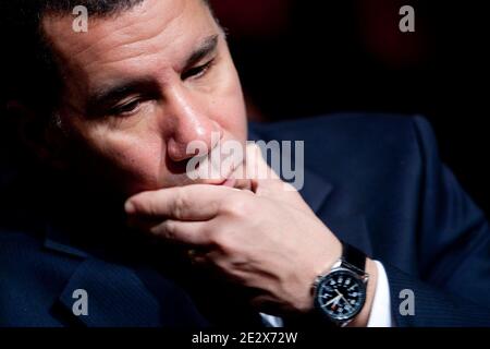 David Paterson, Gouverneur von New York, hört die Rede von US-Präsident Barack Obama über Finanzreformen bei der Cooper Union in New York City, NY, USA am 22. April 2010. Obama forderte die Finanzindustrie auf, ihre "wütenden Bemühungen", seinen Regulierungsplan zu bekämpfen, fallen zu lassen, und sagte, dass ein Versäumnis, härtere Regeln auf den Markt zu verhängen, das US-Wirtschaftssystem gefährden würde. Foto von Daniel Acker/ABACAPRESS.COM Stockfoto