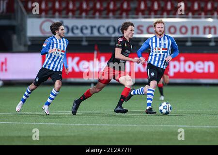 ROTTERDAM, NIEDERLANDE - JANUAR 15: Iker Pozo vom FC Eindhoven, Mats Wieffer vom SBV Excelsior, Jort van der Sande vom FC Eindhoven während des niederländischen Keukenkampioendivision-Spiels zwischen Excelsior und FC Eindhoven am Van Donge & De Roo Stadion am 15. Januar 2021 in Rotterdam, Niederlande (Foto: Herman Dingler/Orange Pictures/Alamy Live News) Stockfoto