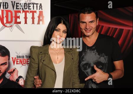 Der französische DJ David Vendetta posiert mit dem libanesischen Sänger und Star Haifa Wehbe, als er am 6. Mai 2010 sein neues Album 'Vendetta' im Queenie in Paris, Frankreich, veröffentlicht. Vendetta und Wehbe haben auf dem Album 'Yama Layali' einen gemeinsamen Song. Foto von Ammar Abd Rabbo/ABACAPRESS.COM Stockfoto