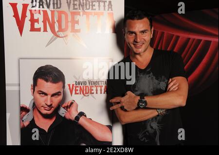 Der französische DJ David Vendetta posiert für Fotografen, als er am 6. Mai 2010 sein neues Album "Vendetta" im Queenie in Paris, Frankreich, veröffentlicht. Foto von Ammar Abd Rabbo/ABACAPRESS.COM Stockfoto