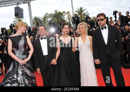 Cate Blanchett, Brian Grazer, Russell Crowe und Frau Danielle Spencer bei der Premiere von Ridley Scotts Robin Hood, präsentiert außer Konkurrenz und Eröffnung der 63. Cannes Film Festival in Cannes, Südfrankreich am 12. Mai 2010. Foto von Hahn-Nebinger-Orban/ABACAPRESS.COM Stockfoto