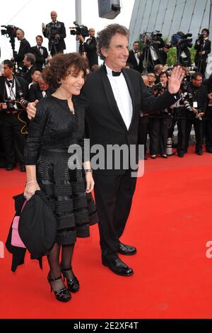 Jack lang und Frau Monique bei der Premiere von Ridley Scotts Robin Hood, präsentiert aus dem Wettbewerb und Eröffnung der 63. Cannes Film Festival in Cannes, Südfrankreich am 12. Mai 2010. Foto von Hahn-Nebinger-Orban/ABACAPRESS.COM Stockfoto