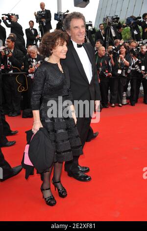 Jack lang und Frau Monique bei der Premiere von Ridley Scotts Robin Hood, präsentiert aus dem Wettbewerb und Eröffnung der 63. Cannes Film Festival in Cannes, Südfrankreich am 12. Mai 2010. Foto von Hahn-Nebinger-Orban/ABACAPRESS.COM Stockfoto