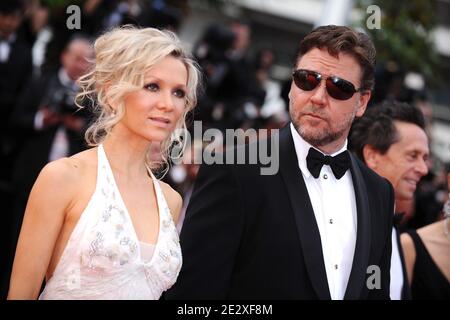 Danielle Spencer und Russell Crowe kommen zur Premiere von Ridley Scotts Robin Hood präsentierte sich außer Konkurrenz und eröffnen die 63. Cannes Film Festival in Cannes, Südfrankreich am 12. Mai 2010. Foto von Hahn-Nebinger-Orban/ABACAPRESS.COM Stockfoto