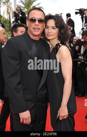 Jean-Claude Van Damme und Gladys Portugues bei der Premiere von Ridley Scotts Robin Hood, präsentiert außer Konkurrenz und Eröffnung der 63. Cannes Film Festival in Cannes, Südfrankreich am 12. Mai 2010. Foto von Hahn-Nebinger-Orban/ABACAPRESS.COM Stockfoto