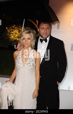 Russell Crowe und Frau Danielle Spencer bei der Ankunft bei der Eröffnungszeremonie Abendessen im majestätischen Hotel während der 63. Cannes Film Festival in Cannes, Südfrankreich am 12. Mai 2010. Foto von Hahn-Nebinger-Orban/ABACAPRESS.COM Stockfoto