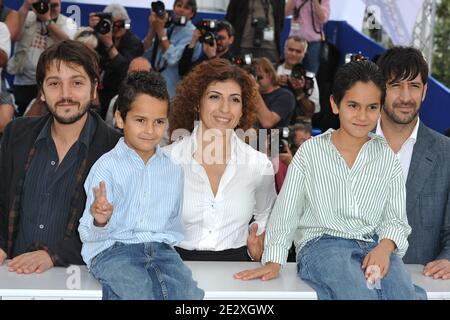 Die Schauspieler Jose Maria Yazpik, Karina Gidi, Christopher Ruiz-Esparza, Gerardo Ruiz-Esparza und Regisseur Diego Luna waren am 14. Mai 2010 beim 63. Filmfestival von Cannes in Cannes, Frankreich, beim 'Abel' Photocall dabei. Foto von Hahn-Nebinger-Orban/ABACAPRESS.COM Stockfoto