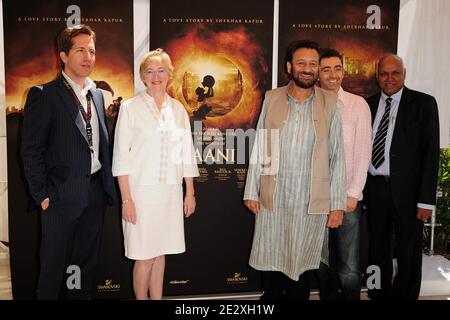 Alexander Koll, Maude Barlow, Shekhar Kapur, David Farr und Manmohan Shetty bei der Teilnahme an der 'Paani' Photocall, die am 14. Mai 2010 im Carlton Hotel während des 63. Jährlichen Cannes Film Festivals in Cannes, Frankreich, stattfand. Foto von Nicolas Briquet/ABACAPRESS.COM Stockfoto