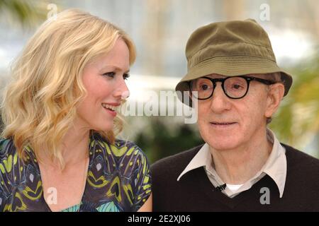 Naomi Watts und Regisseur Woody Allen beim "You will meet a Tall dark Stranger" Fotocall, der am 15. Mai 2010 bei den 63. Filmfestspielen von Cannes in Cannes, Frankreich, außer Konkurrenz gestellt wurde. Foto von Hahn-Nebinger-Orban/ABACAPRESS.COM Stockfoto