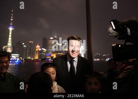 Der französische Handelsminister Christian Estrosi ist am 15. Mai 2010 in Shanghai, China, zu sehen. Foto von Stephane Lemouton/ABACAPRESS.COM Stockfoto