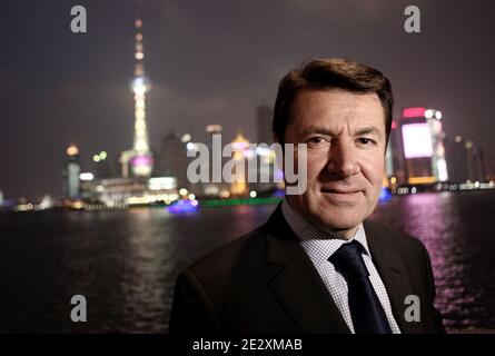 Der französische Handelsminister Christian Estrosi ist am 15. Mai 2010 in Shanghai, China, zu sehen. Foto von Stephane Lemouton/ABACAPRESS.COM Stockfoto