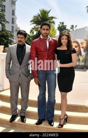 (L-R) Vikram, Abhishek Bachchan und Frau Aishwarya Rai Bachchan bei der Fotozelle für 'Raavan' während der 63. Filmfestspiele von Cannes am 17. Mai 2010 in Cannes, Frankreich. Foto von Nicolas Genin/ABACAPRESS.COM Stockfoto