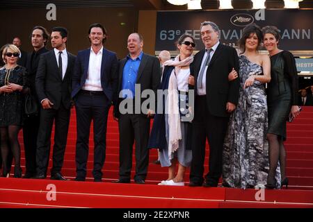 Luke Evans, Dominic Cooper, Stephen Frears, Tamsin Greig kommen zur Vorführung von 'Tamara Drewe', die am 18. Mai 2010 beim 63. Filmfestival von Cannes in Cannes, Frankreich, im Wettbewerb präsentiert wurde. Foto von Hahn-Nebinger-Orban/ABACAPRESS.COM Stockfoto