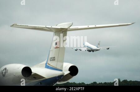 Air Force One hebt an einem sehr bewölkten Morgen ab, für eine Reise nach Youngstown, Ohio, auf der Andrews Air Force Base, MD, USA am Dienstag, 18. Mai 2010. Foto von Leslie E. Kossopf/ABACAPRESS.COM Stockfoto