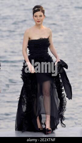 Besetzung des Films 'Carlos' die österreichische Schauspielerin Nora von Waldstaetten während der Sendung von 'Le Grand Journal' auf Canal Plus am Strand von Martinez während der 63. Filmfestspiele von Cannes in Cannes, Frankreich am 19. Mai 2010. Foto von Giancarlo Gorassini/ABACAPRESS.COM Stockfoto