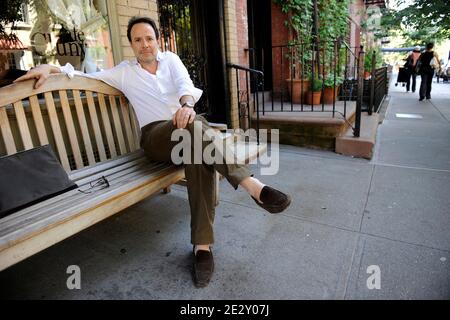 Der französische Schriftsteller Marc Levy posiert für unseren Fotografen in New York City, NY, USA am 20. Mai 2010. Foto von Mehdi Taamallah/ABACAPRESS.COM Stockfoto