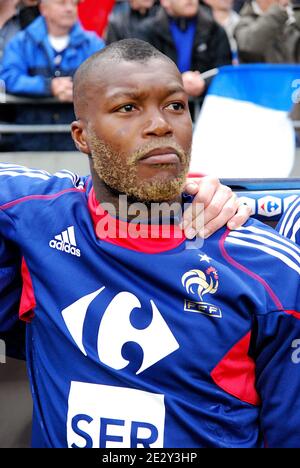 Frankreichs Djibril Cisse beim internationalen Freundschaftsspiel, Frankreich (französische Fußballnationalmannschaft) gegen Costa Rica im Bollaert-Stadion in Lens, Nordfrankreich, am 26 2010. Mai, als Teil der französischen Vorbereitung auf die kommende Fußball-Weltmeisterschaft 2010 in Südafrika. Frankreich gewann 2:1. Foto von Thierry Plessis/ABACAPRESS.COM Stockfoto