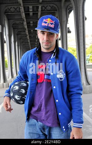 Der französische Sean ist am 18. November 2009 beim Red Bull Street Style in Sao Paulo, Brasilien, der neue Freestyle-Fußballmeister. Diese Fotos wurden am 28. Mai 2010 in Paris, Frankreich, aufgenommen. Foto von Thierry Plessis/ABACAPRESS.COM Stockfoto
