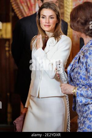 Kronprinzessin Letizia und Königin Sofia von Spanien nehmen am 12. Juni 2010 am 25. Jahrestag der Unterzeichnung des Beitritts Spaniens und Portugals zur Europäischen Union im Königlichen Palast in Madrid, Spanien, Teil. Foto von Almagro/ABACAPRESS.COM Stockfoto