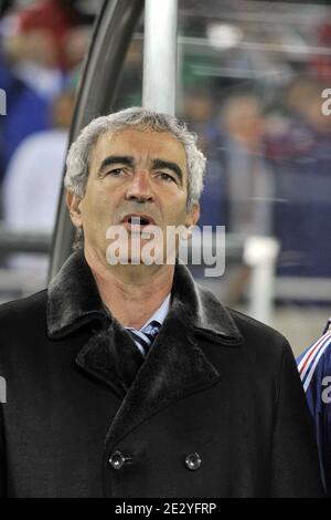 Französischer Cheftrainer Raymond Domenech beim Fußballspiel der FIFA Fußball-Weltmeisterschaft 2010, Gruppe A, Frankreich gegen Mexiko im Peter Mokaba Stadium, in Polokwane, Südafrika, am 17. Juni 2010. Mexiko gewann 2:0. Foto von Christophe Guibbaud/Cameleon/ABACAPRESS.COM Stockfoto