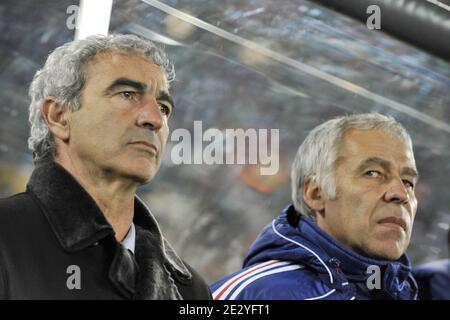 Französischer Cheftrainer Raymond Domenech beim Fußballspiel der FIFA Fußball-Weltmeisterschaft 2010, Gruppe A, Frankreich gegen Mexiko im Peter Mokaba Stadium, in Polokwane, Südafrika, am 17. Juni 2010. Mexiko gewann 2:0. Foto von Christophe Guibbaud/Cameleon/ABACAPRESS.COM Stockfoto