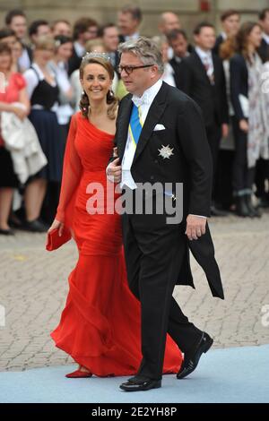 Prinz Laurent von Belgien und Prinzessin Claire von Belgien kommen in die Storkyrkan Kathedrale zur Hochzeit von Kronprinzessin Victoria von Schweden und Daniel Westling in Stockholm, Schweden am 19. Juni 2010. Foto von Mousse-Nebinger-Orban/ABACAPRESS.COM Stockfoto