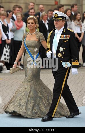 Kronprinz Willem-Alexander von den Niederlanden und Prinzessin Maxima von den Niederlanden kommen in die Storkyrkan Kathedrale zur Hochzeit von Kronprinzessin Victoria von Schweden und Daniel Westling in Stockholm, Schweden am 19. Juni 2010. Foto von Mousse-Nebinger-Orban/ABACAPRESS.COM Stockfoto