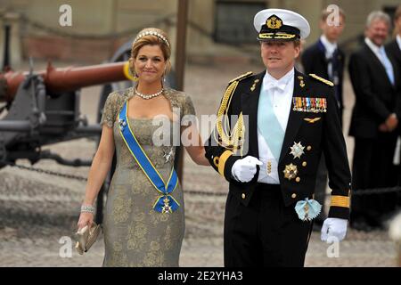 Kronprinz Willem-Alexander von den Niederlanden und Prinzessin Maxima von den Niederlanden kommen in die Storkyrkan Kathedrale zur Hochzeit von Kronprinzessin Victoria von Schweden und Daniel Westling in Stockholm, Schweden am 19. Juni 2010. Foto von Mousse-Nebinger-Orban/ABACAPRESS.COM Stockfoto