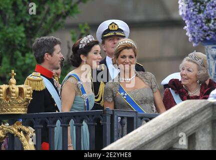 Kronprinz Frederik von Dänemark, Kronprinz Willem-Alexander von den Niederlanden, Kronprinzessin Maria von Dänemark, Prinzessin Maxima von den Niederlanden und Königin Beatrix von den Niederlanden, die an der Hochzeit von Kronprinzessin Victoria von Schweden und Daniel Westling in Stockholm teilnahmen, Schweden am 19. Juni 2010. Foto von Mousse-Nebinger-Orban/ABACAPRESS.COM Stockfoto