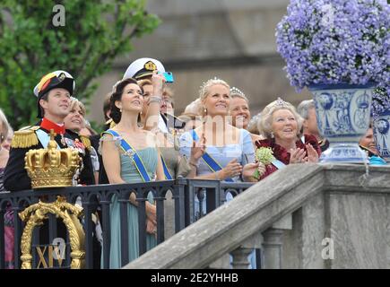 Kronprinz Frederik von Dänemark, Kronprinzessin Maria von Dänemark, Prinzessin Maxima von den Niederlanden, Kronprinzessin Mette-Marit von Norwegen und Königin Beatrix von den Niederlanden bei der Trauung von Kronprinzessin Victoria von Schweden und Daniel Westling am 19. Juni in Stockholm, Schweden, 2010. Foto von Mousse-Nebinger-Orban/ABACAPRESS.COM Stockfoto