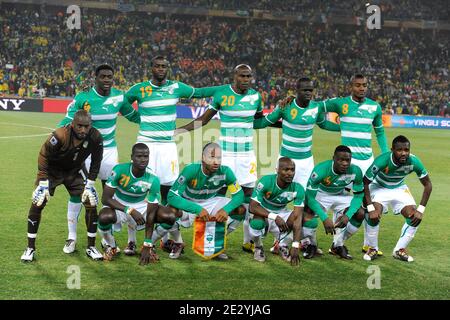 Das Team von Elfenbein Küste während der FIFA Fußball-Weltmeisterschaft Südafrika 2010, Gruppe G, Brasilien gegen Elfenbeinküste im Fußballstadion Soccer City in Johannesburg, Südafrika am 20. Juni 2010. Brasilien gewann 3:1. Foto von Henri Szwarc/ABACAPRESS.COM Stockfoto