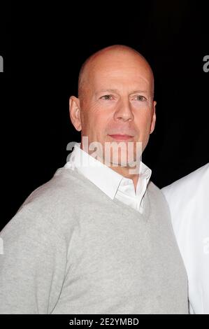 Bruce Willis fördert den Vodka Sobieski während einer Pressekonferenz im Hotel Ritz in Paris, Frankreich am 24. Juni 2010. Foto von Nicolas Briquet/ABACAPRESS.COM Stockfoto