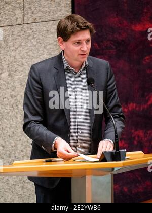 DEN HAAG, NIEDERLANDE - JANUAR 12: Jan Paternotte von D66 gesehen während der Plenardebatte im Tweede kamer parlament am 12. Januar 2021 im Ha Stockfoto