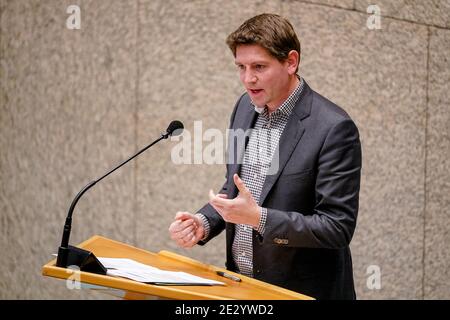 DEN HAAG, NIEDERLANDE - JANUAR 12: Jan Paternotte von D66 gesehen während der Plenardebatte im Tweede kamer parlament am 12. Januar 2021 im Ha Stockfoto